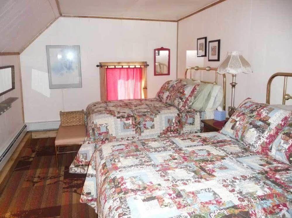 The Twin Lakes Inn Екстериор снимка