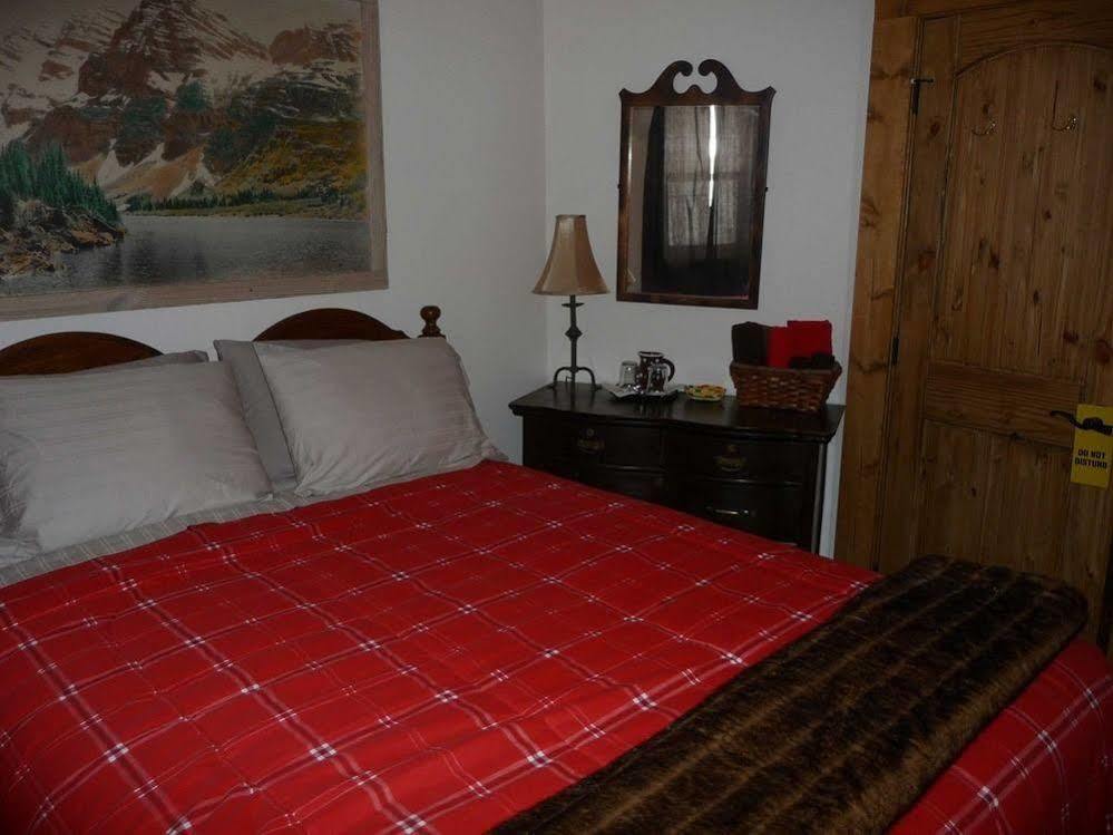 The Twin Lakes Inn Екстериор снимка